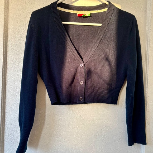 FREE ADD-ON - Size S Cropped Cardigan - Picture 3 of 5